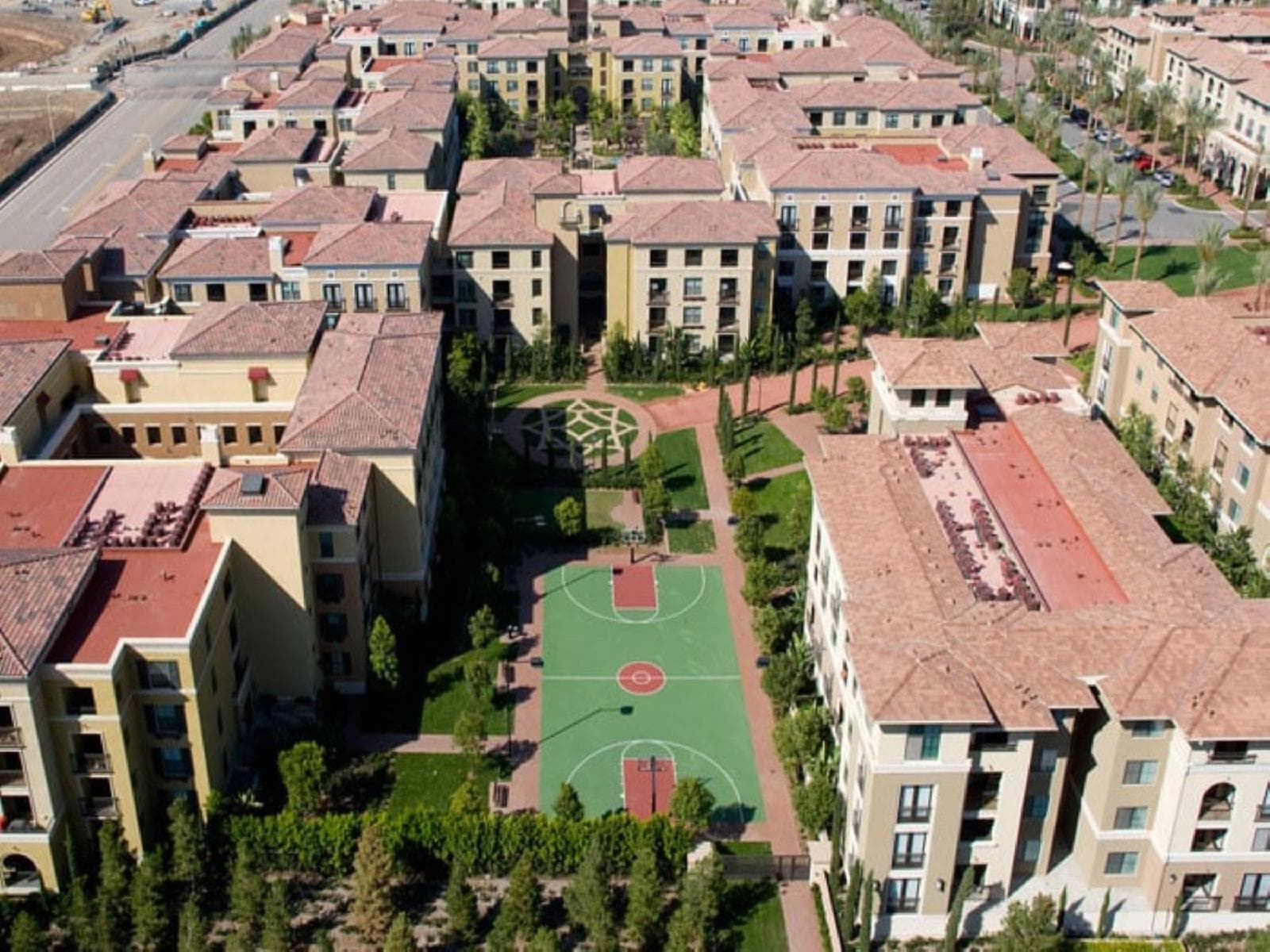 Global Luxury Suites At The Village
