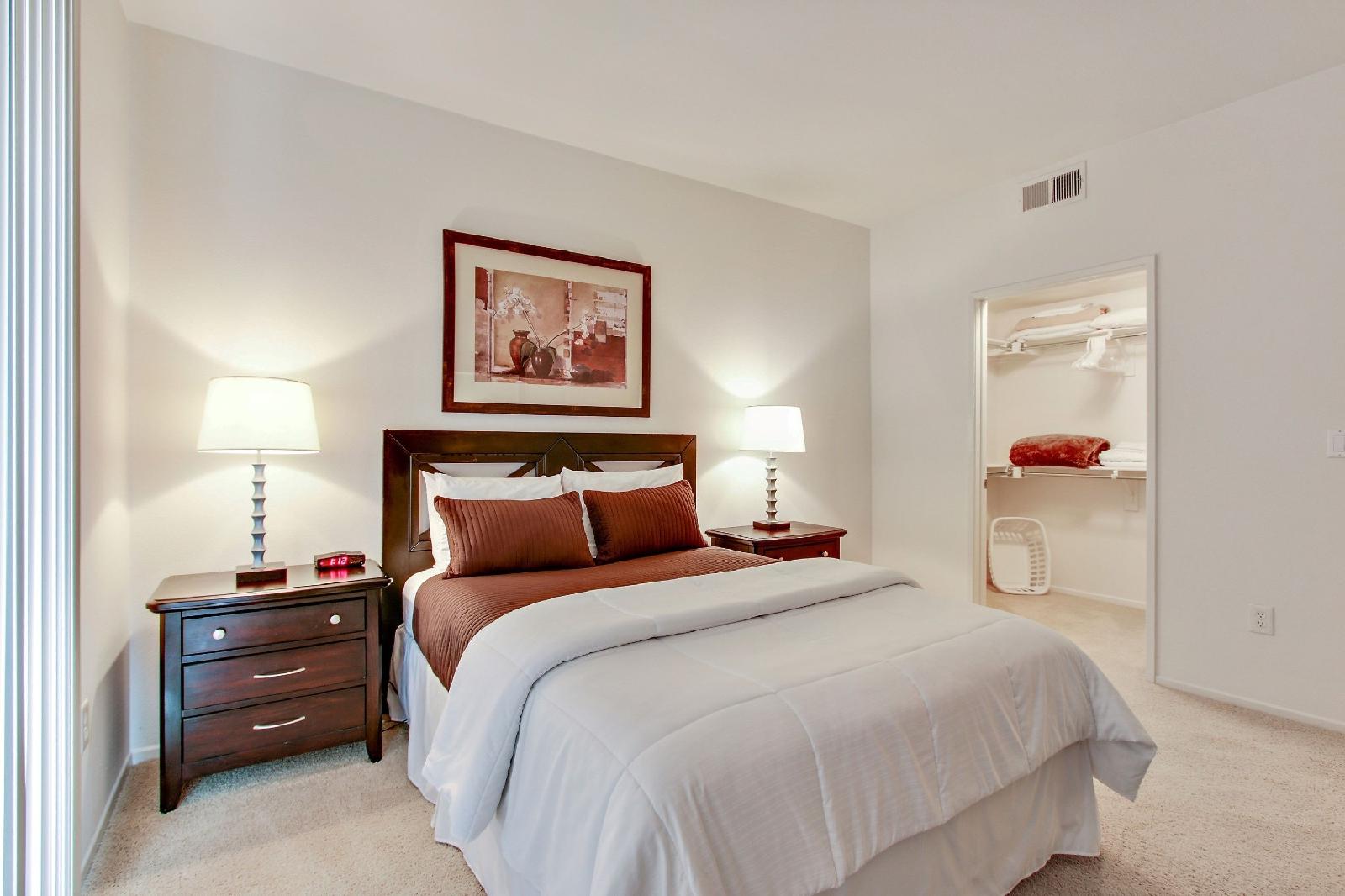 Global Luxury Suites At The Village