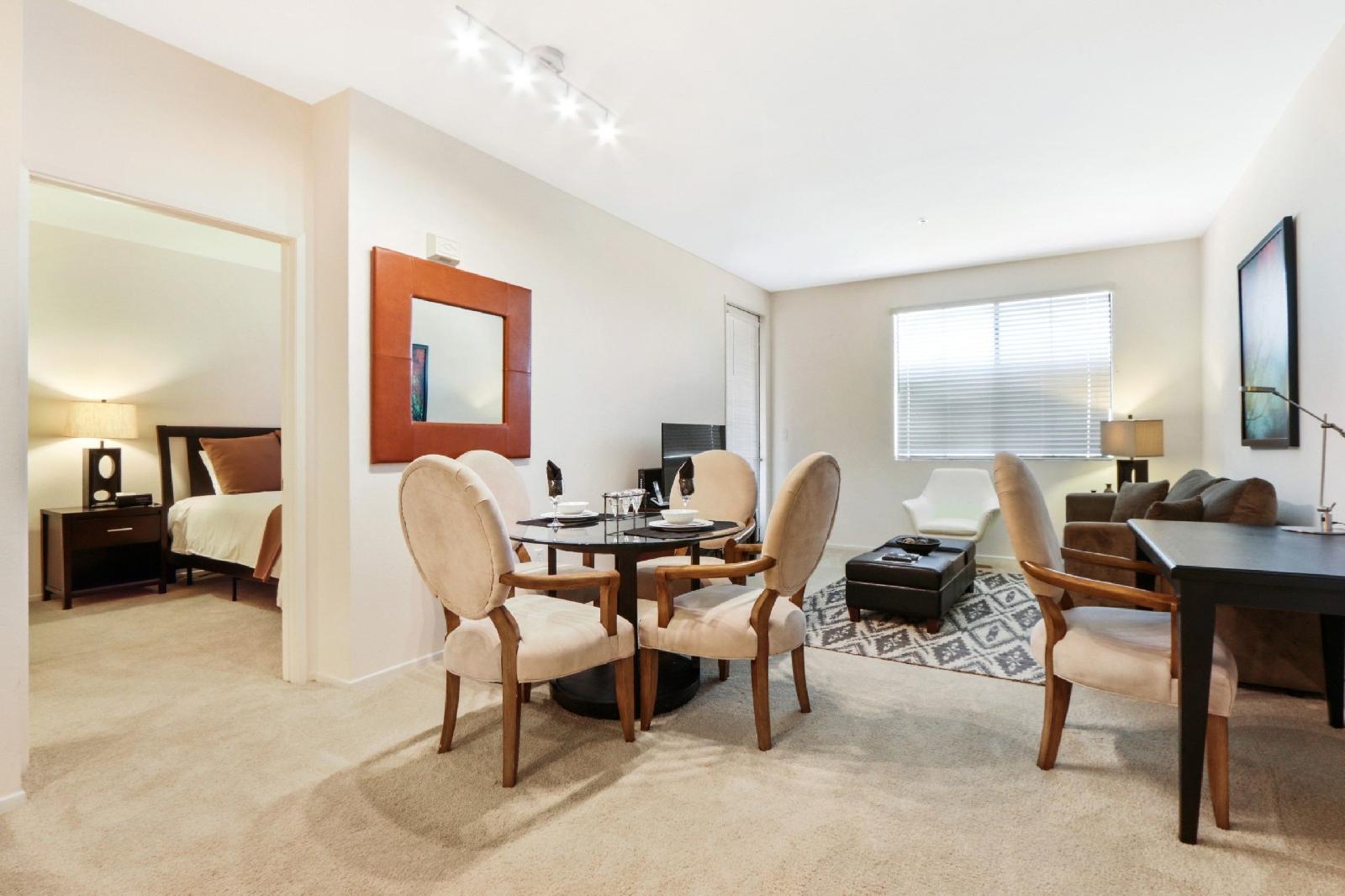 Global Luxury Suites At The Village