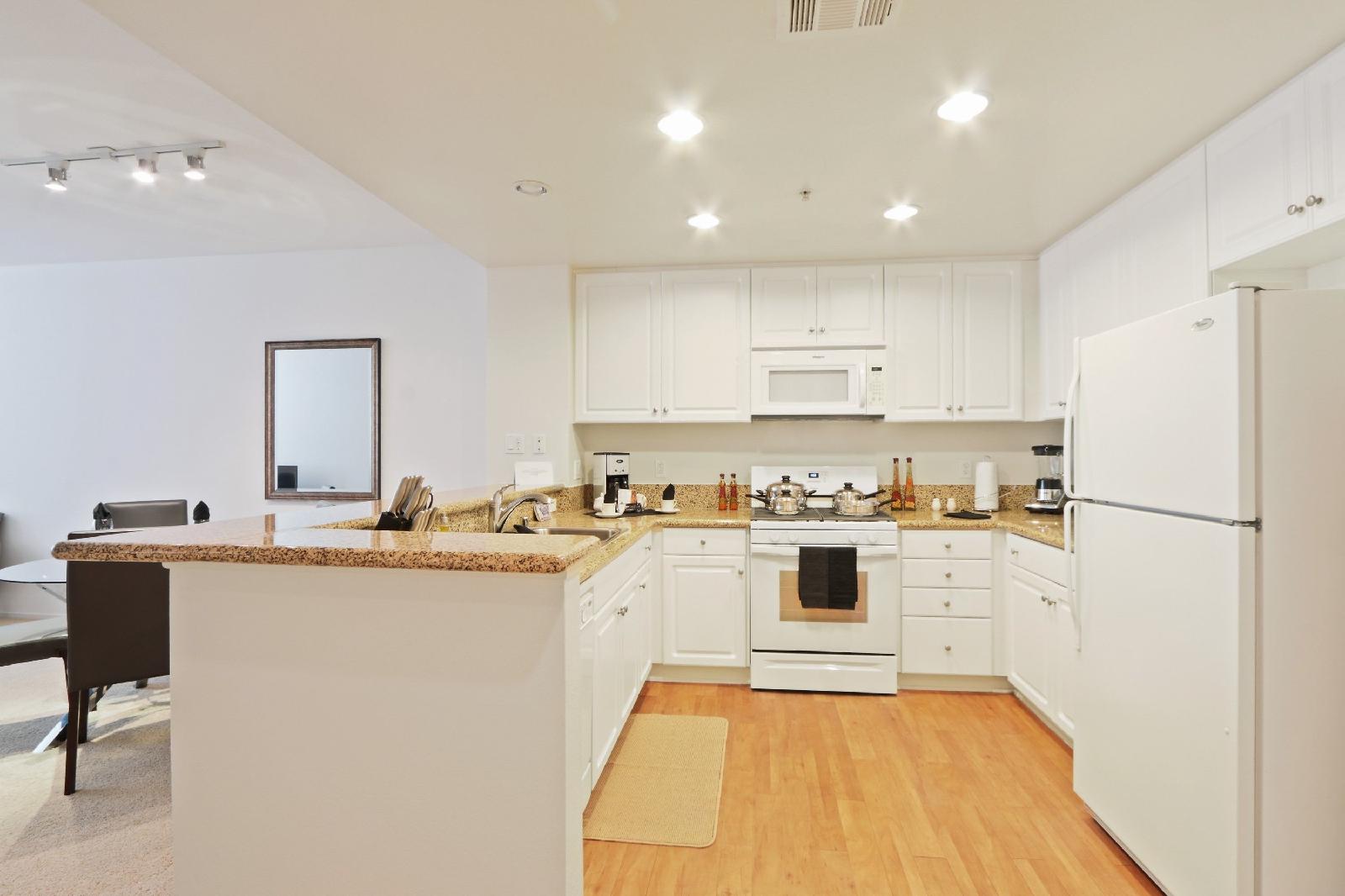 Global Luxury Suites At The Village