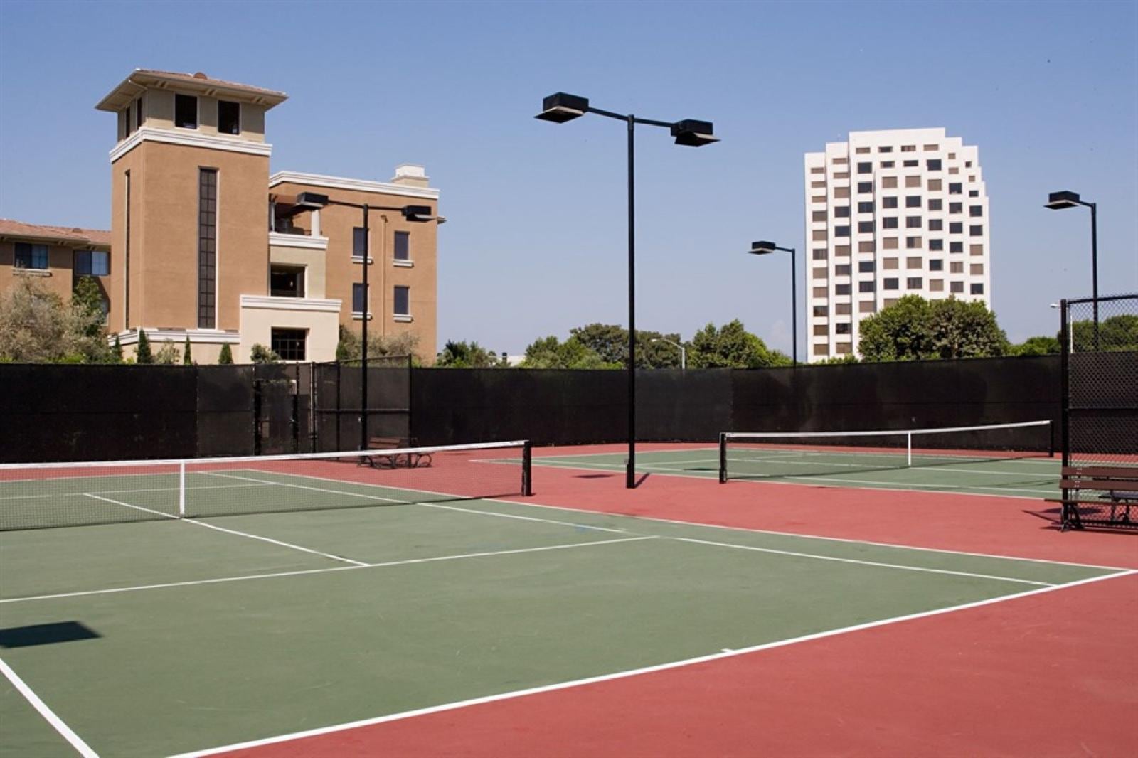 Global Luxury Suites At The Village