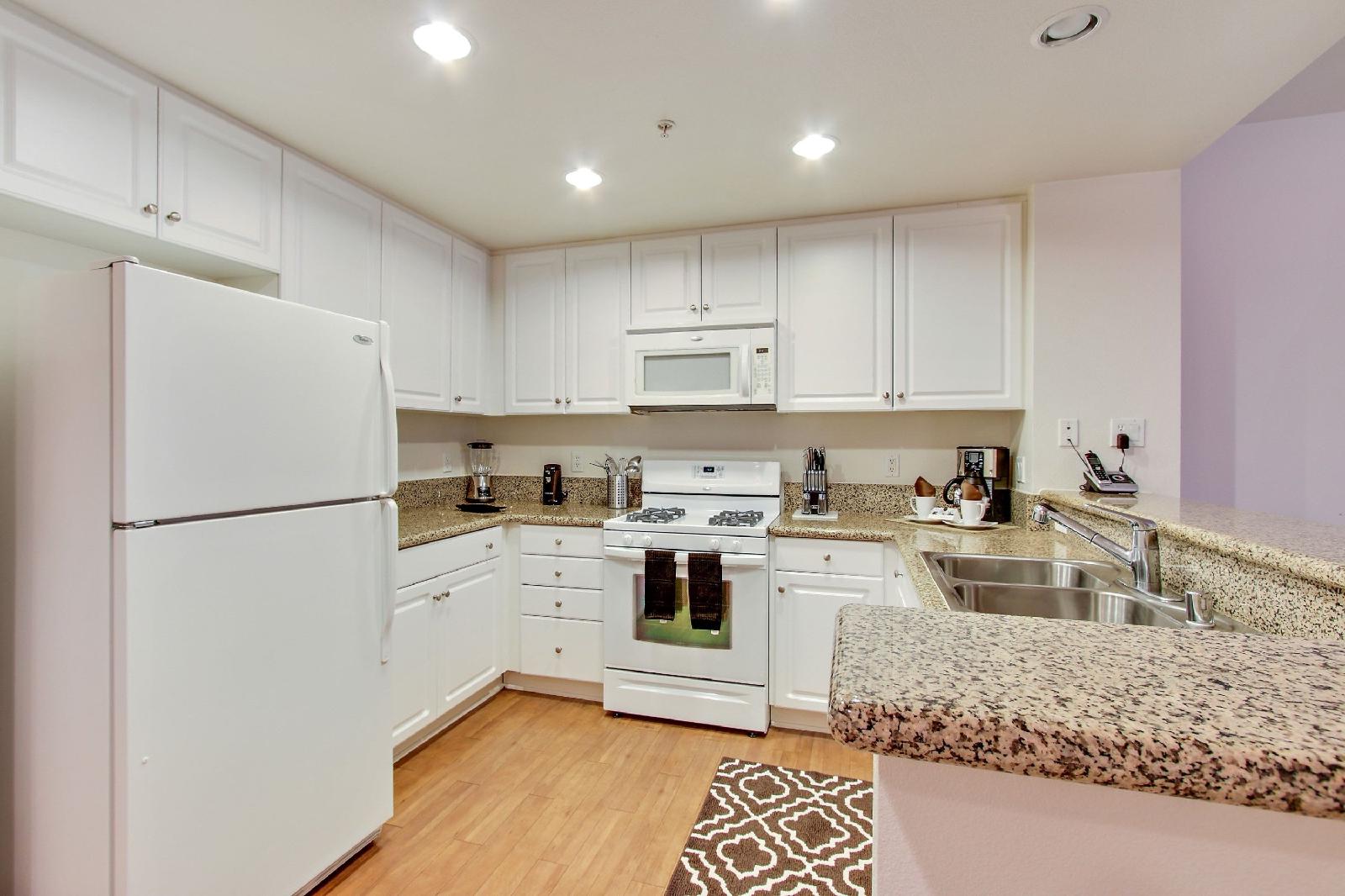 Global Luxury Suites At The Village