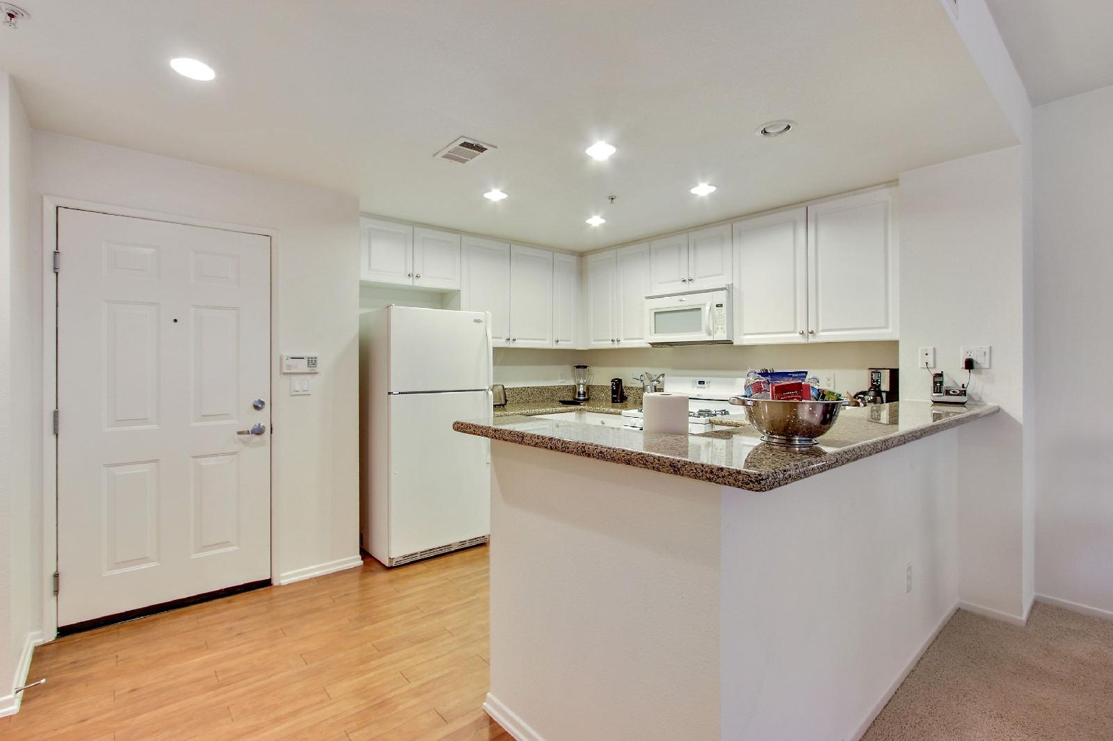 Global Luxury Suites At The Village