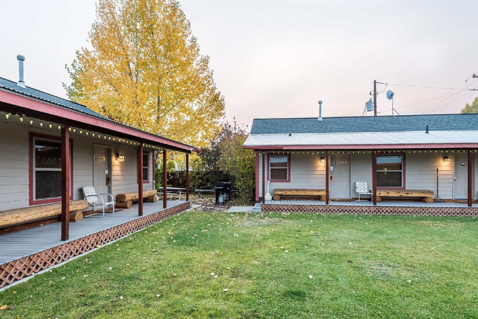 Pinedale's Cozy Cabins