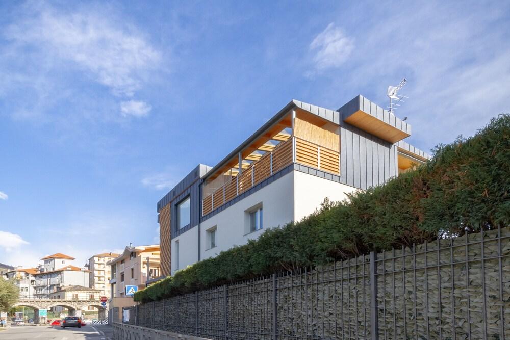 Le Lion Apartments
