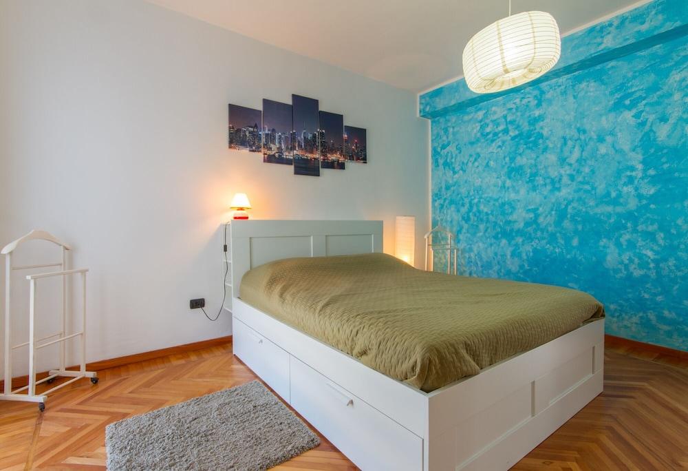 Le Lion Apartments