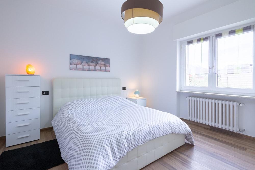 Le Lion Apartments