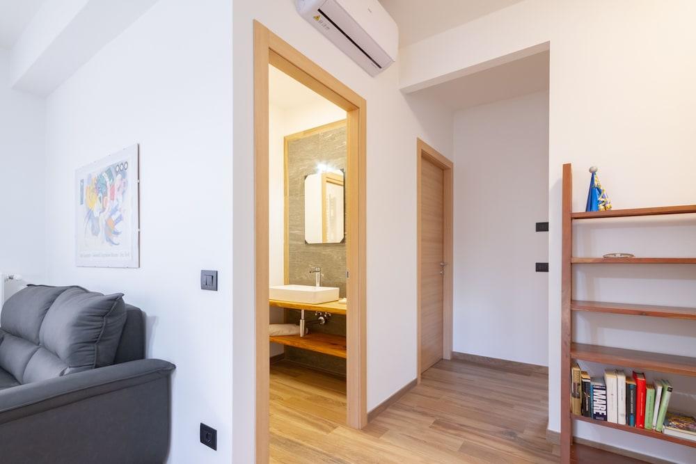 Le Lion Apartments