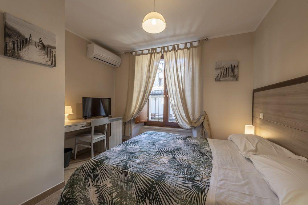 Flora Hotel
