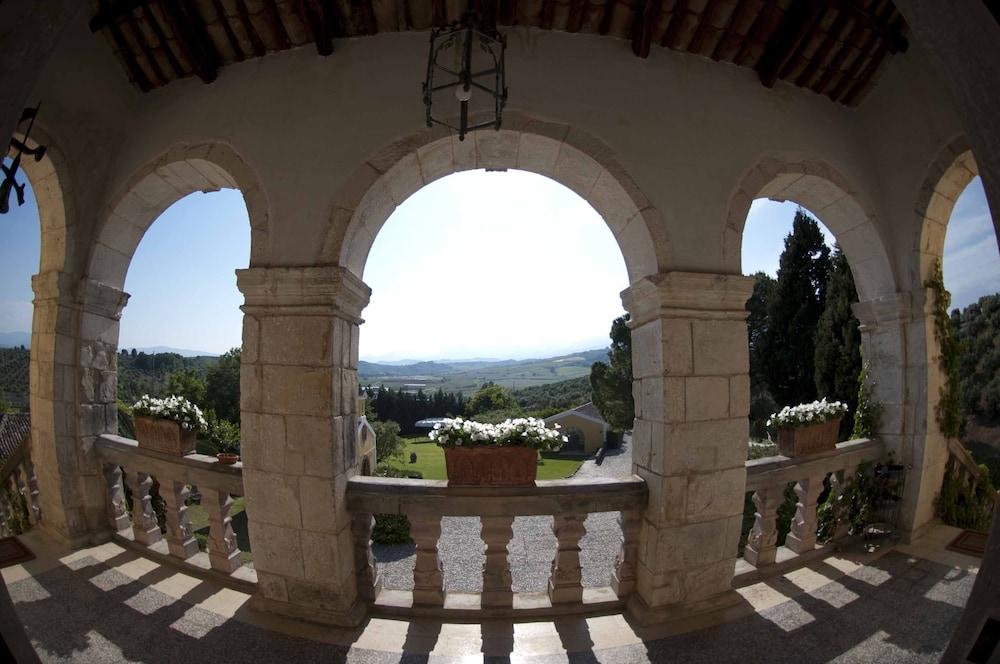 Castello Di Serragiumenta