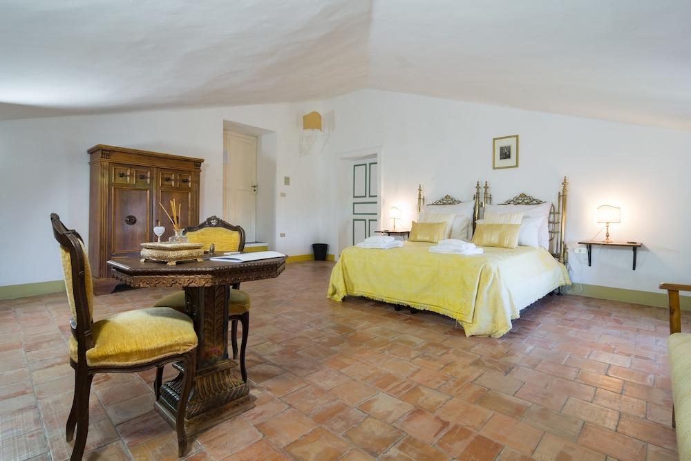 Castello Di Serragiumenta