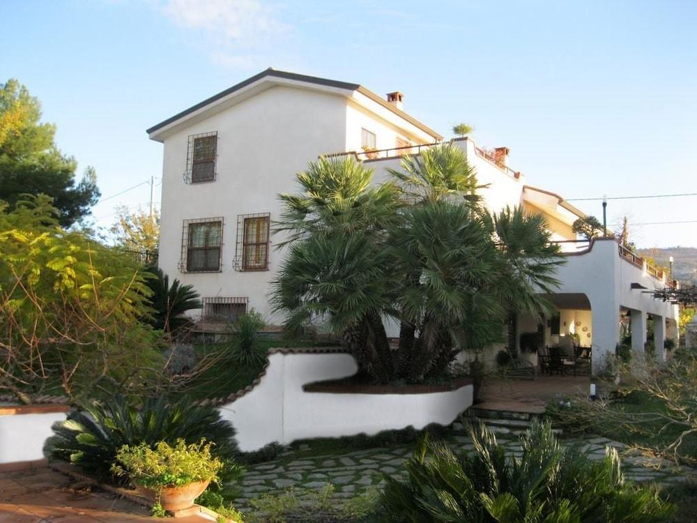 B&B Li Fringi