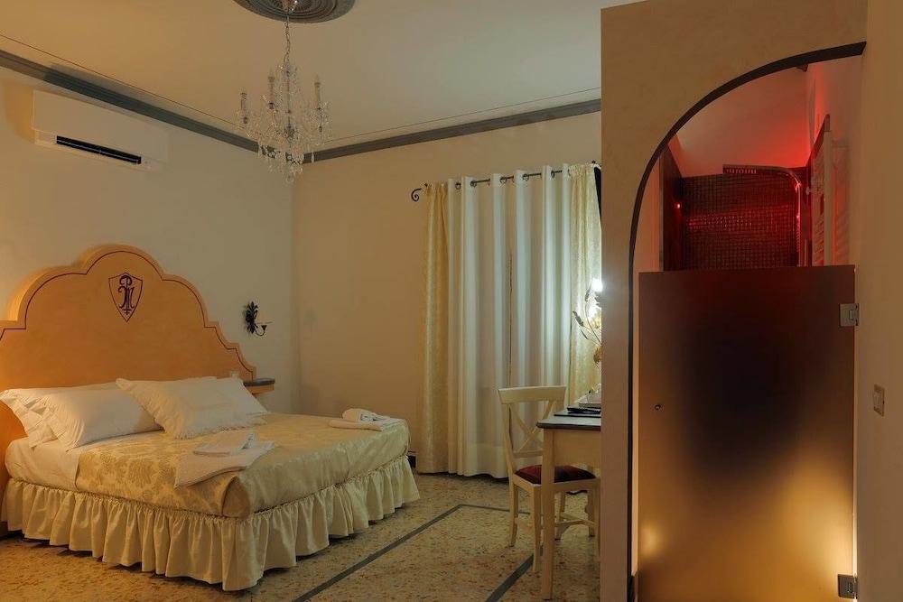 Palazzo Mari suite & rooms b&b