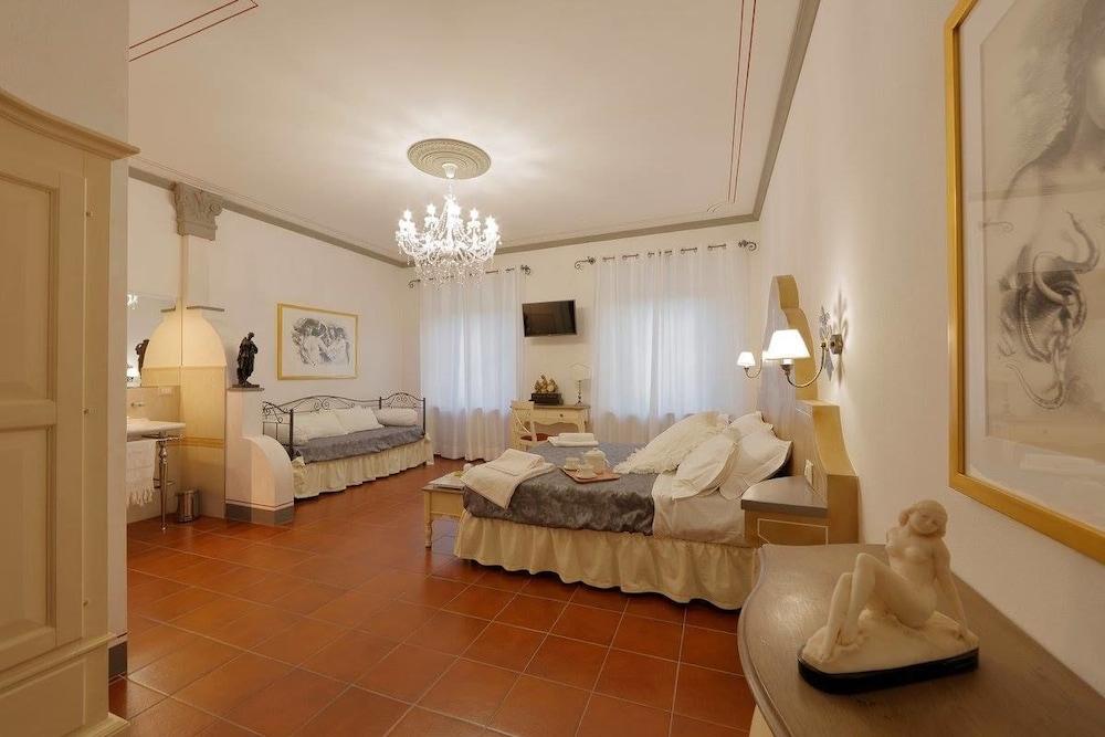 Palazzo Mari suite & rooms b&b