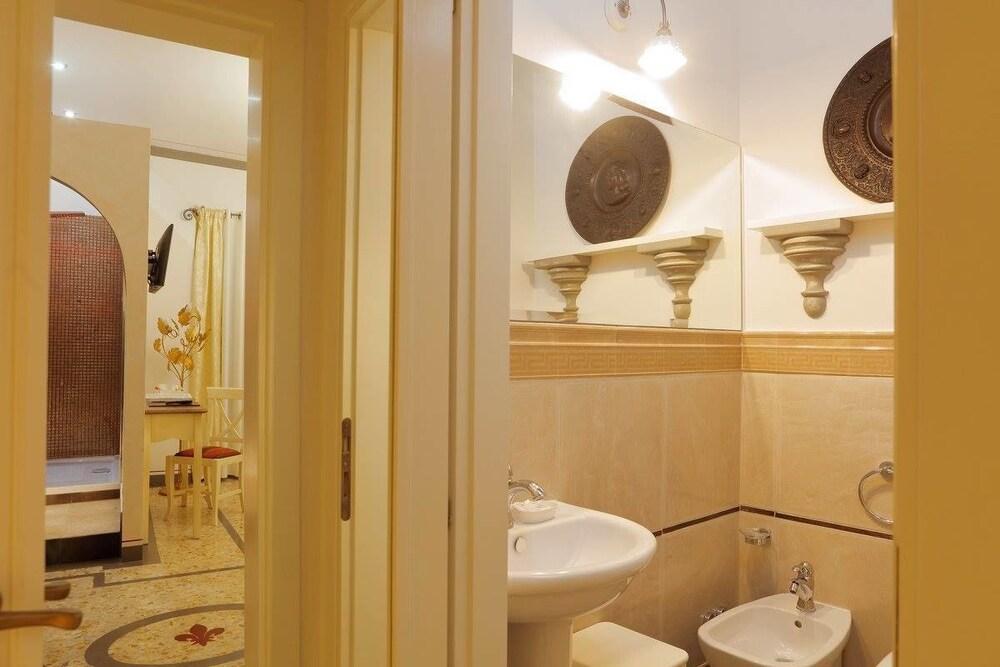 Palazzo Mari suite & rooms b&b