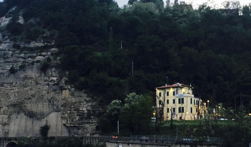 Villa Del Sasso