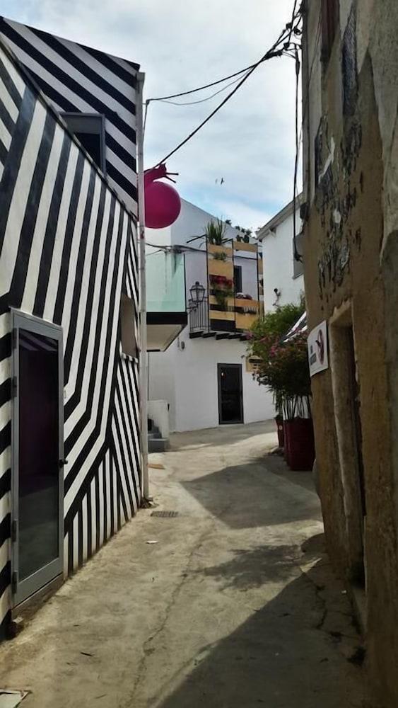 Community Rooms & Wine
