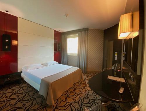 Iris Mhotel