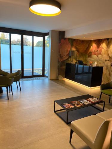 Iris Mhotel