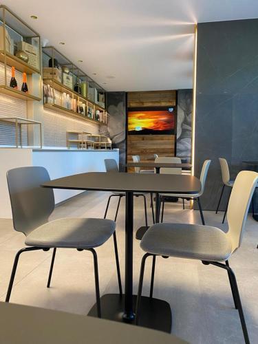 Iris Mhotel