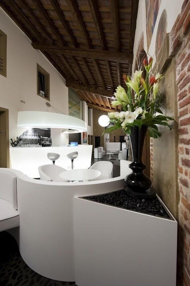 Villa Solaris Hotel And Residence