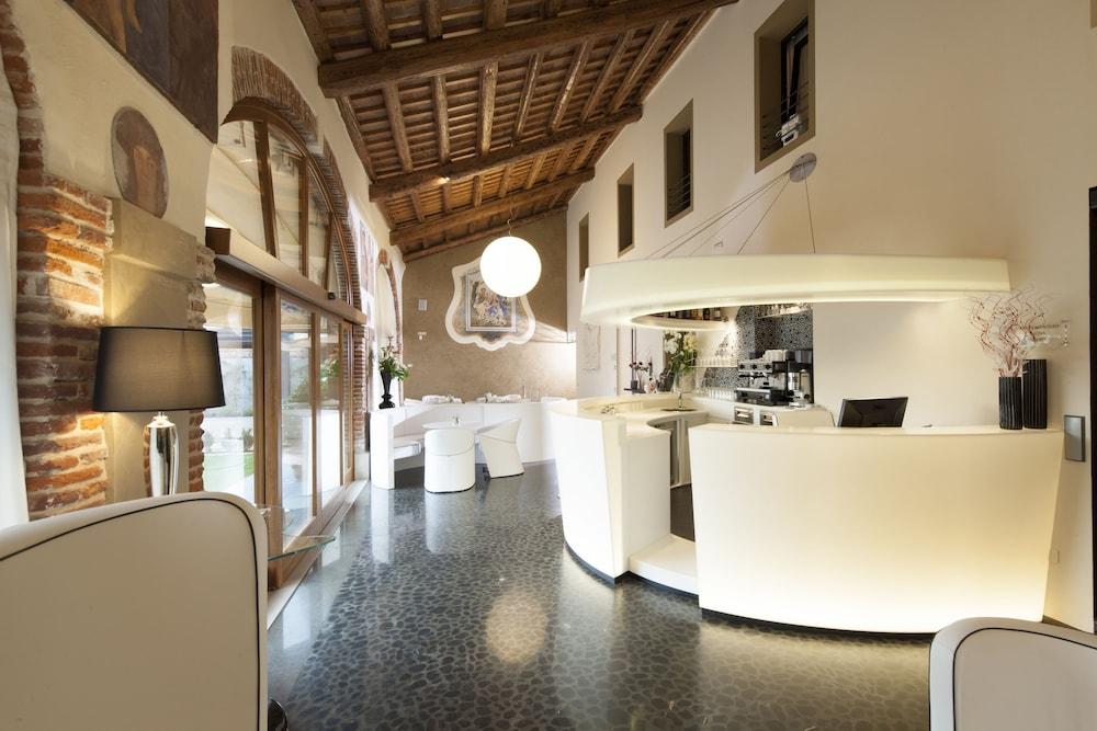Villa Solaris Hotel And Residence
