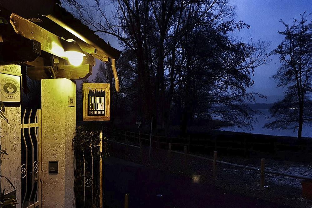 Ritratto Sul Lago