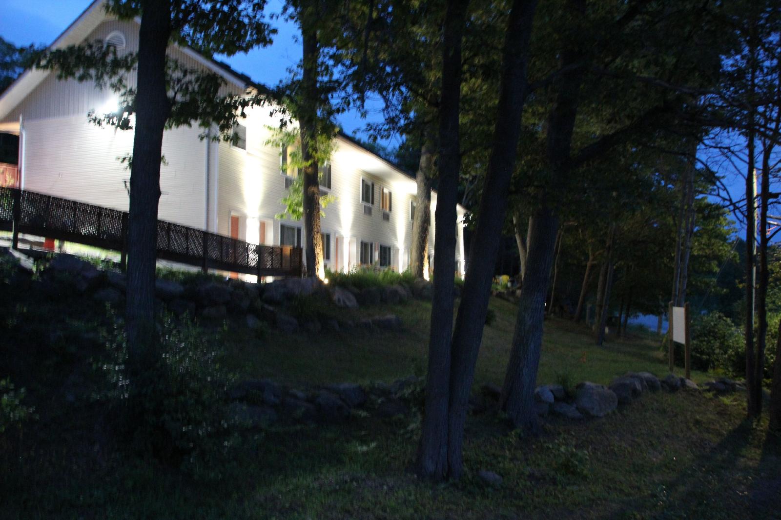 Crestwood Inn