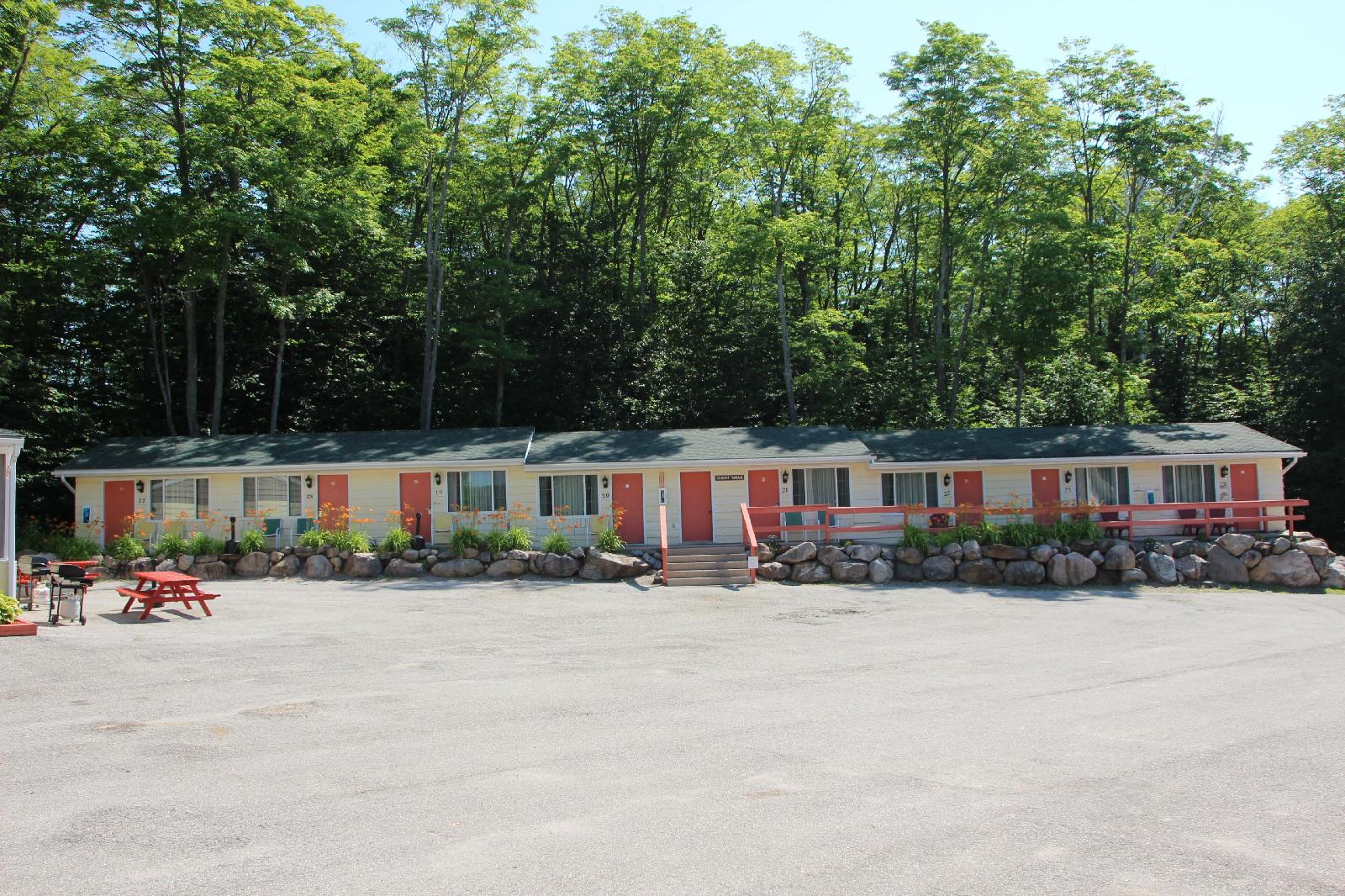 Crestwood Inn