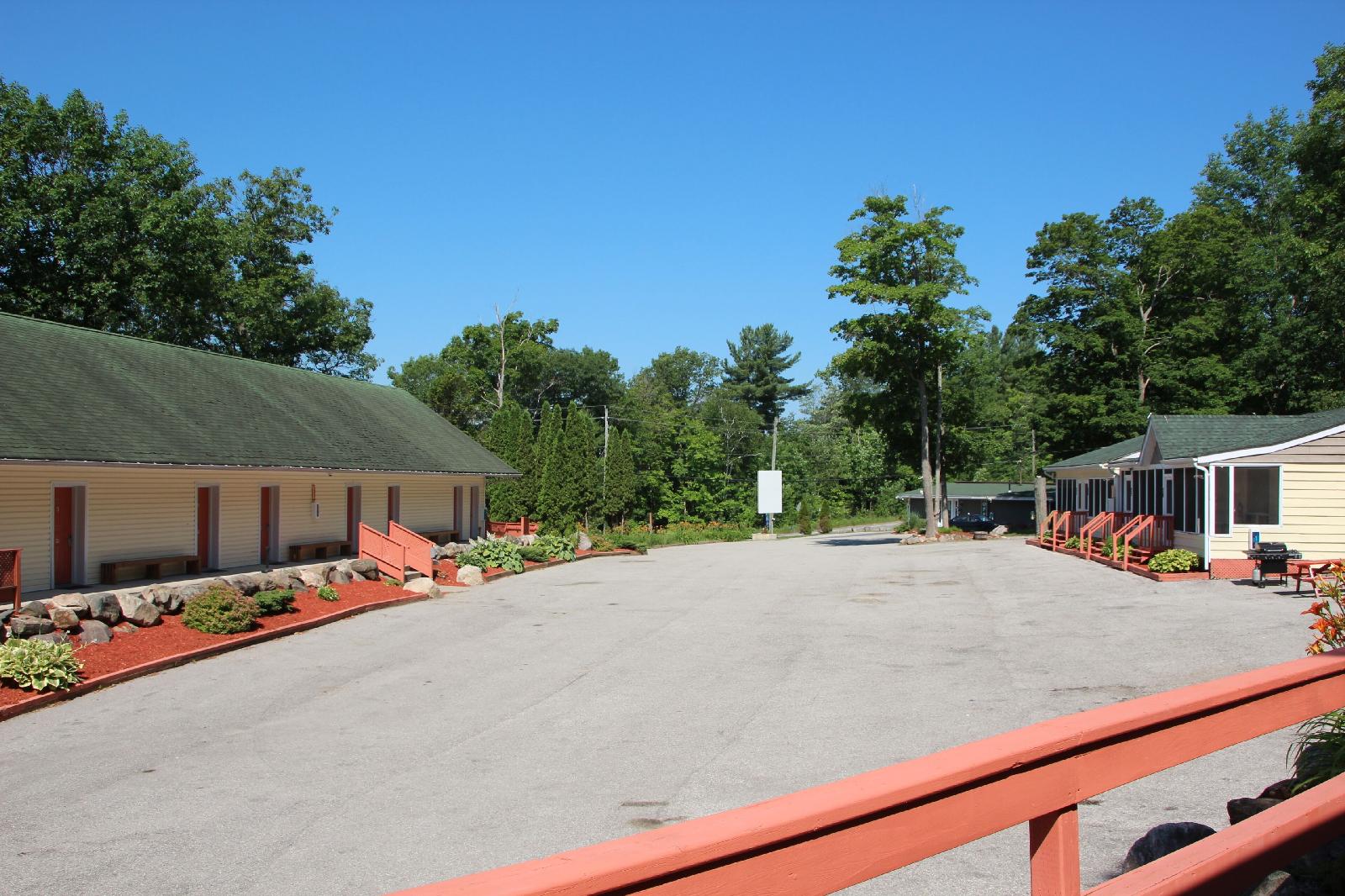 Crestwood Inn