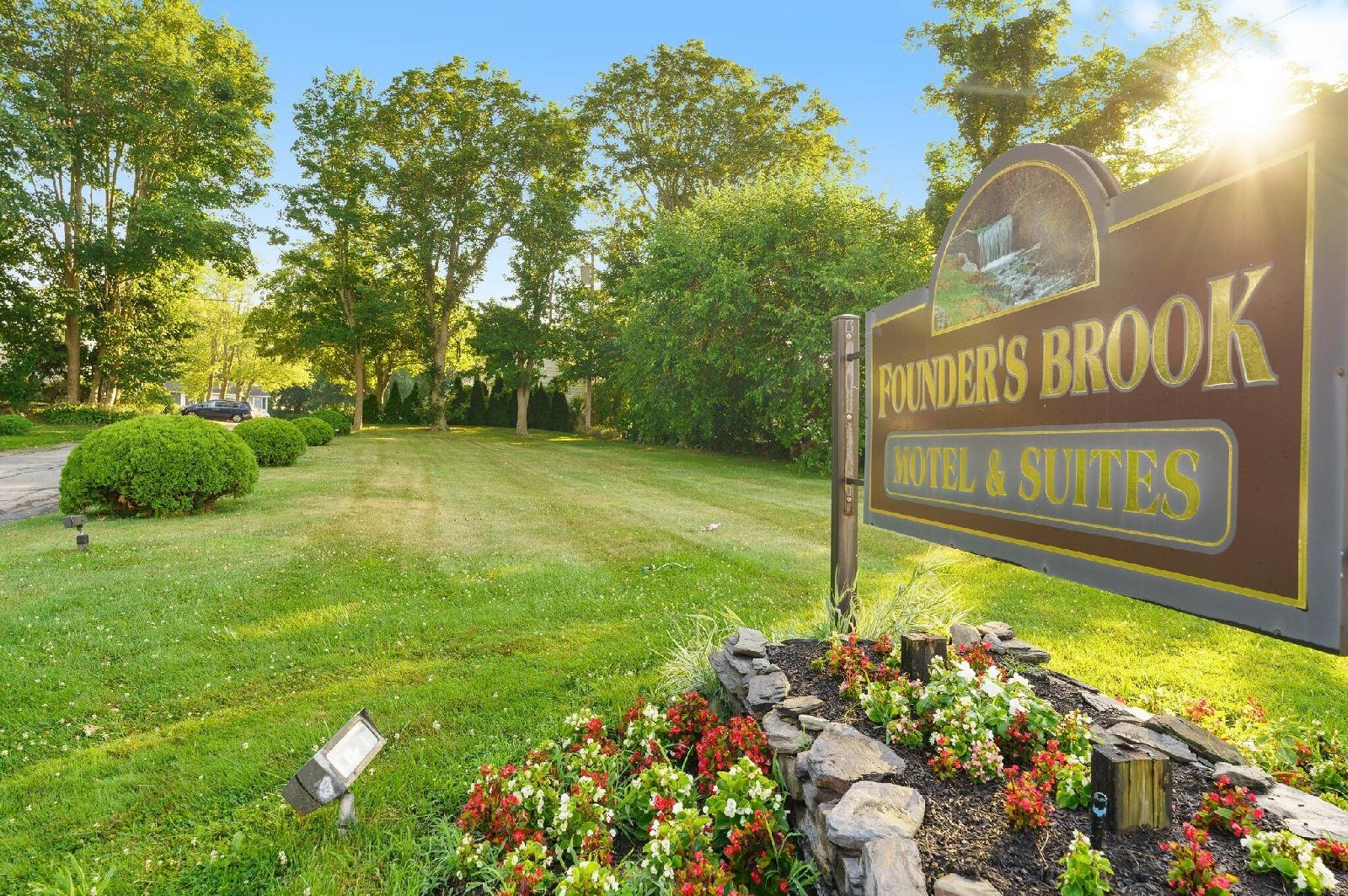 Founder's Brook Motel & Suites