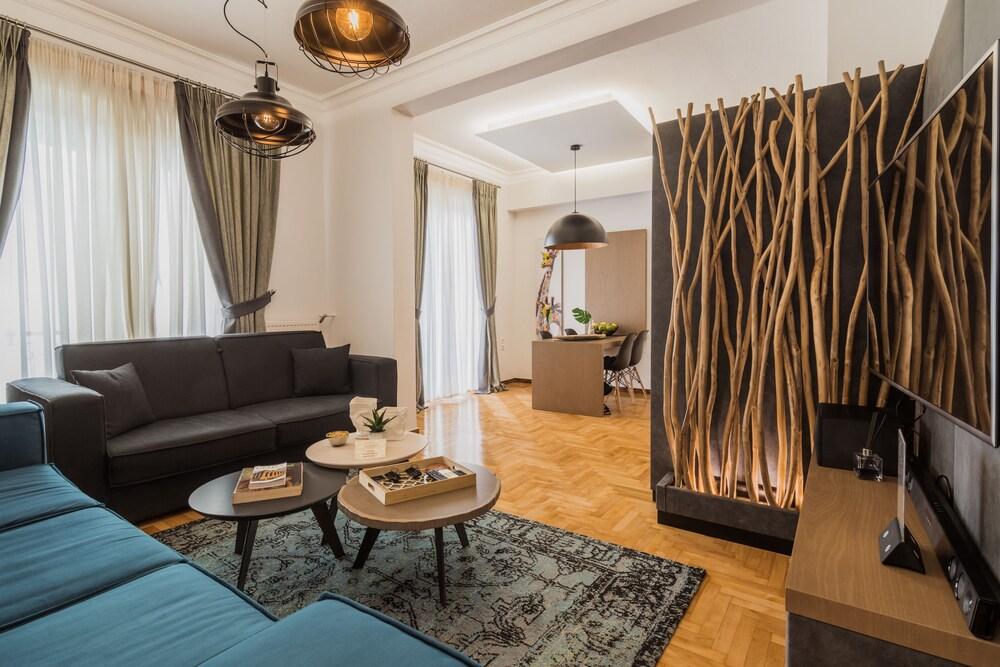 Acropolis Executive Suite