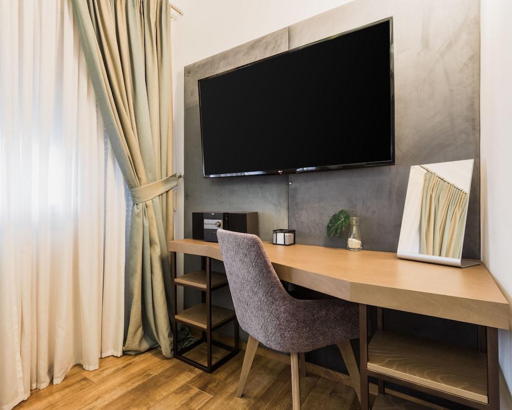 Acropolis Executive Suite