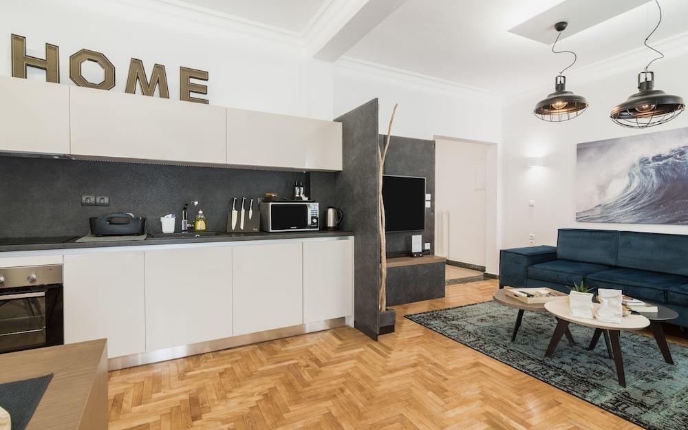 Acropolis Executive Suite