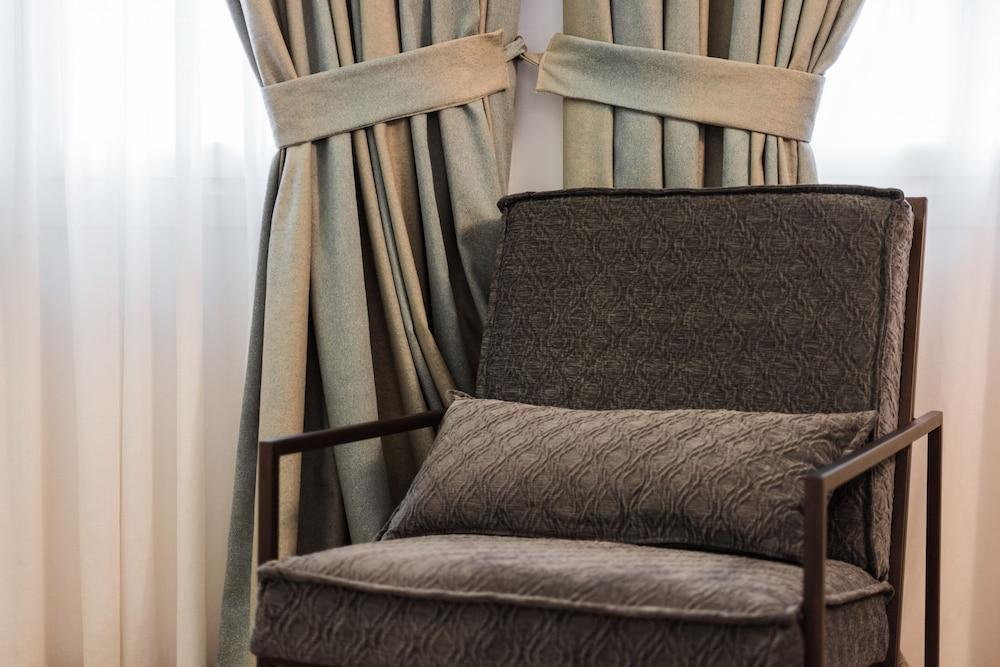 Acropolis Executive Suite