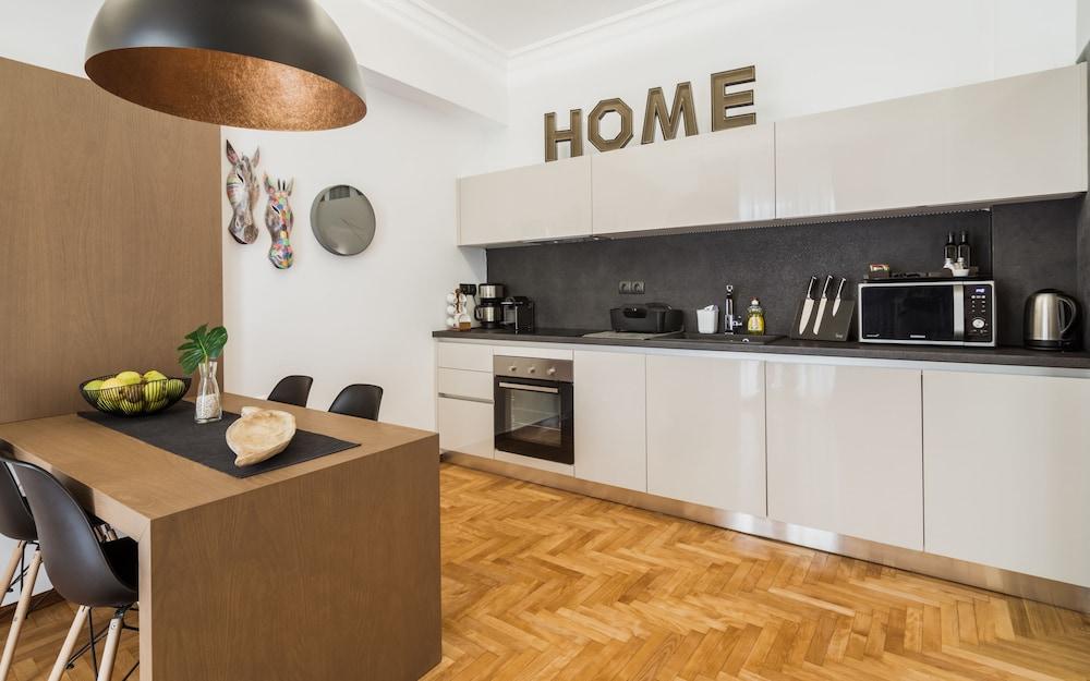 Acropolis Executive Suite