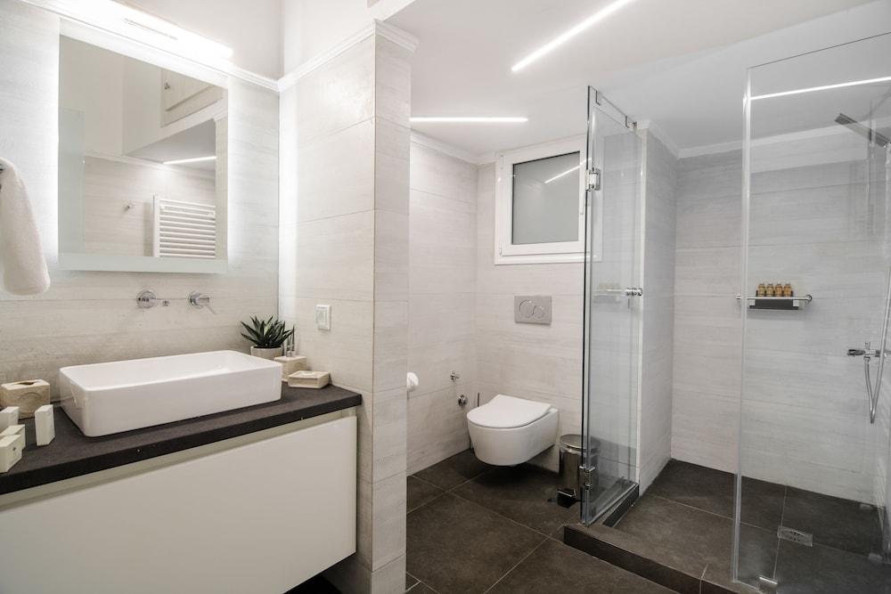 Acropolis Executive Suite