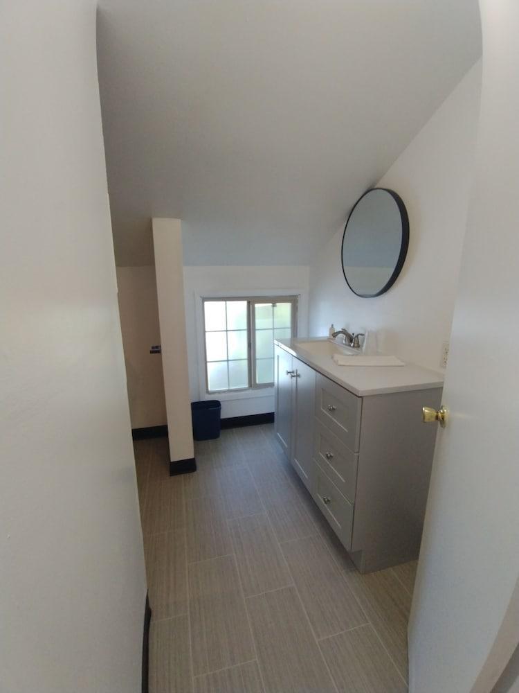 Kings Row Inn