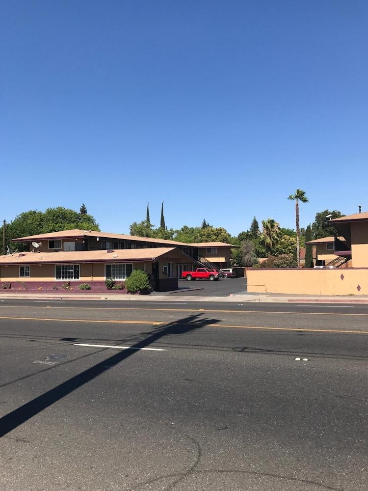 Economy Inn