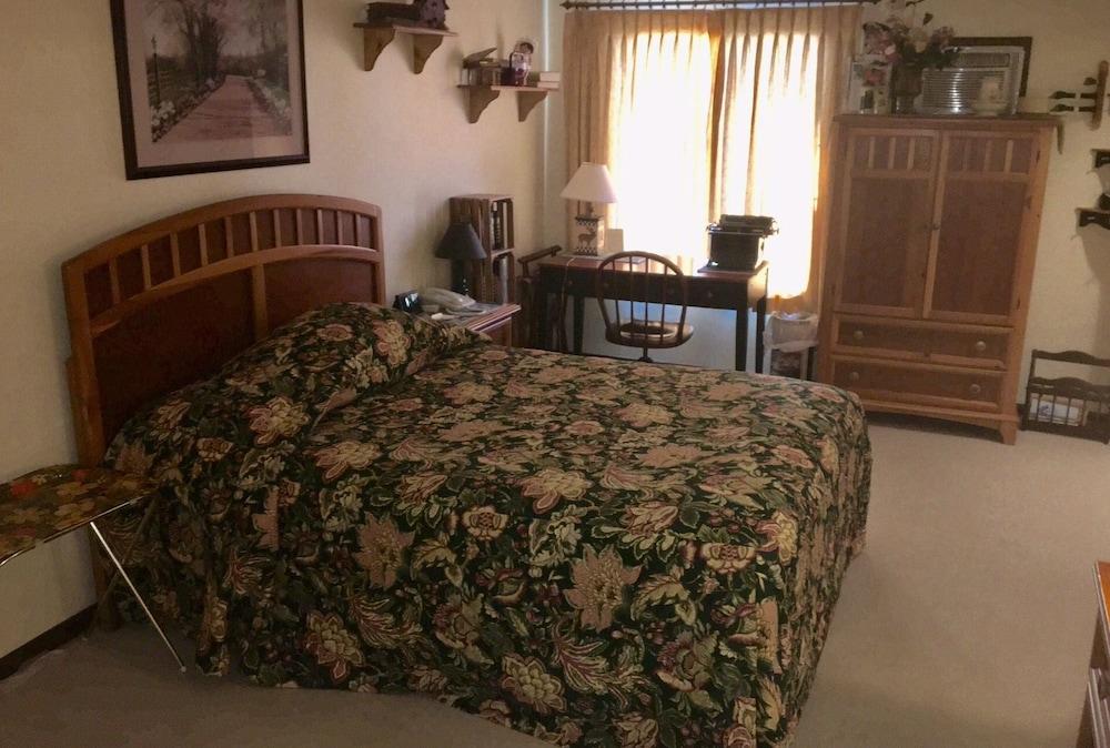 Red Barn Village Bed & Breakfast