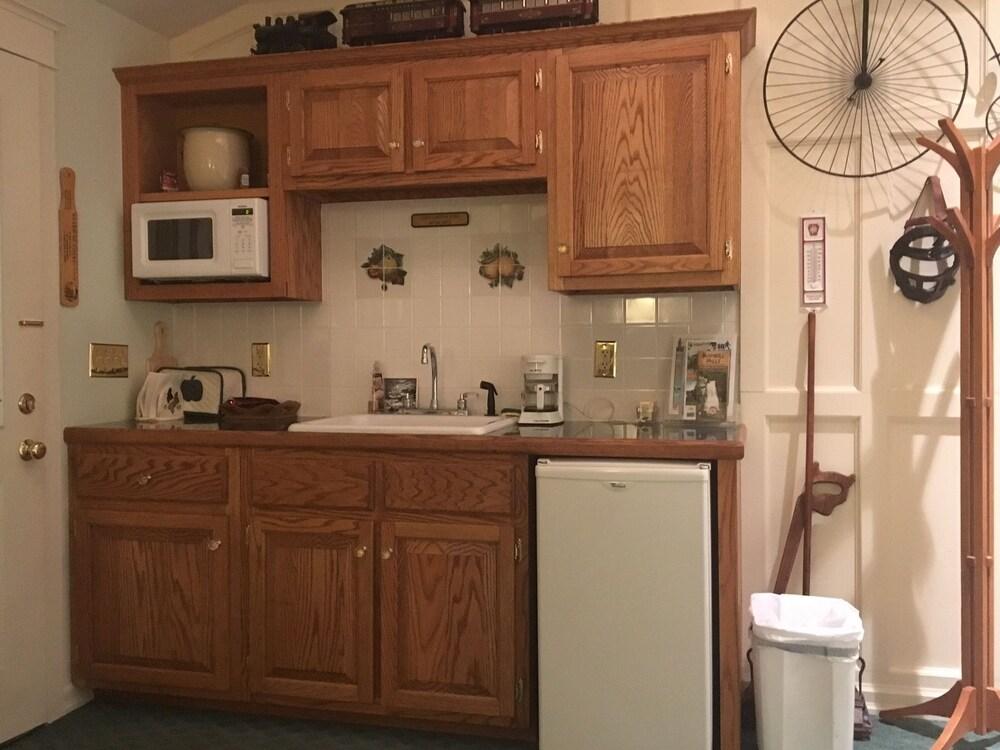 Red Barn Village Bed & Breakfast