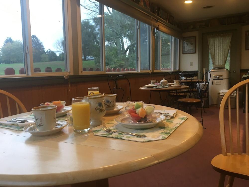 Red Barn Village Bed & Breakfast