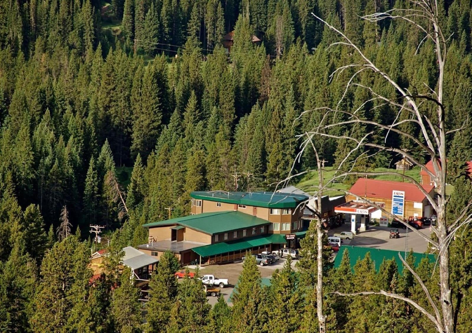 Soda Butte Lodge