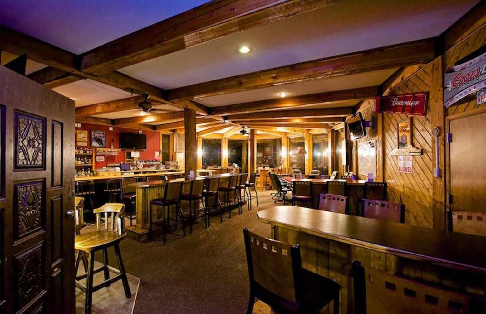 Soda Butte Lodge