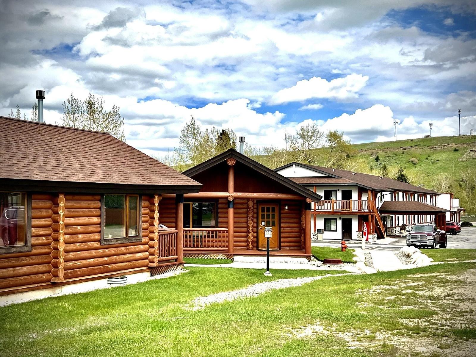 Beartooth Hideaway Inn & Cabins
