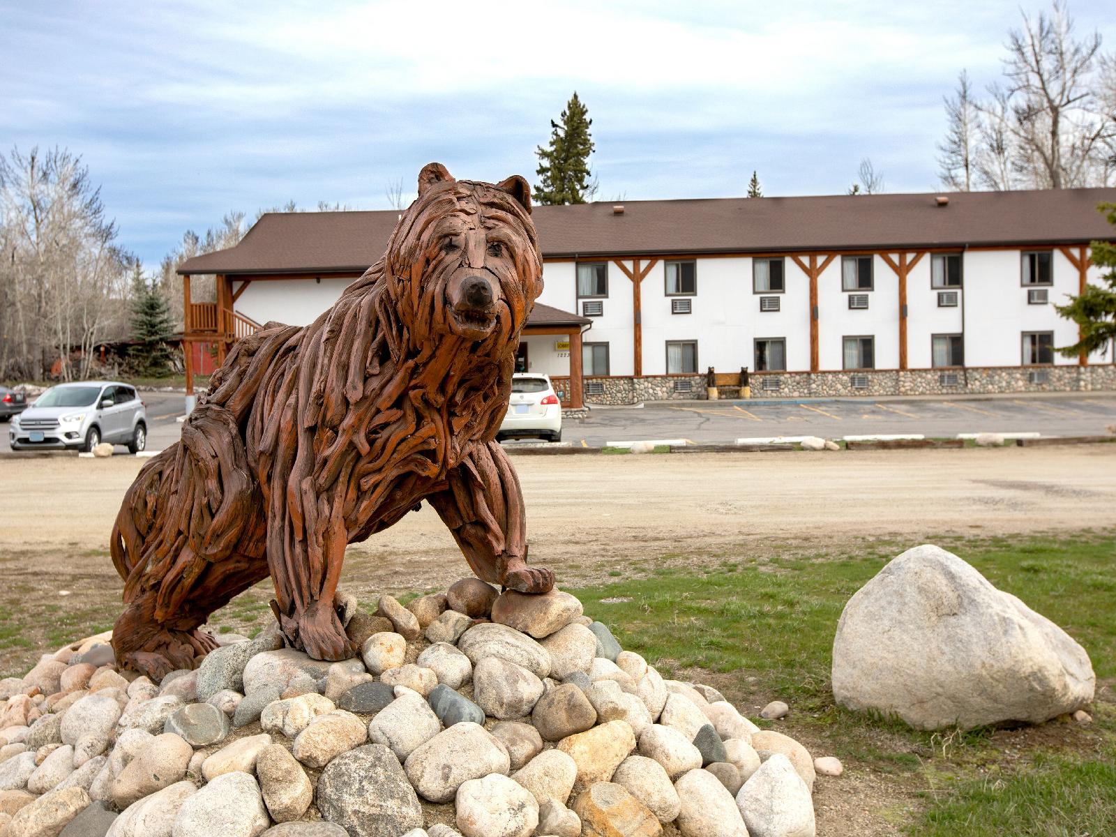 Beartooth Hideaway Inn & Cabins