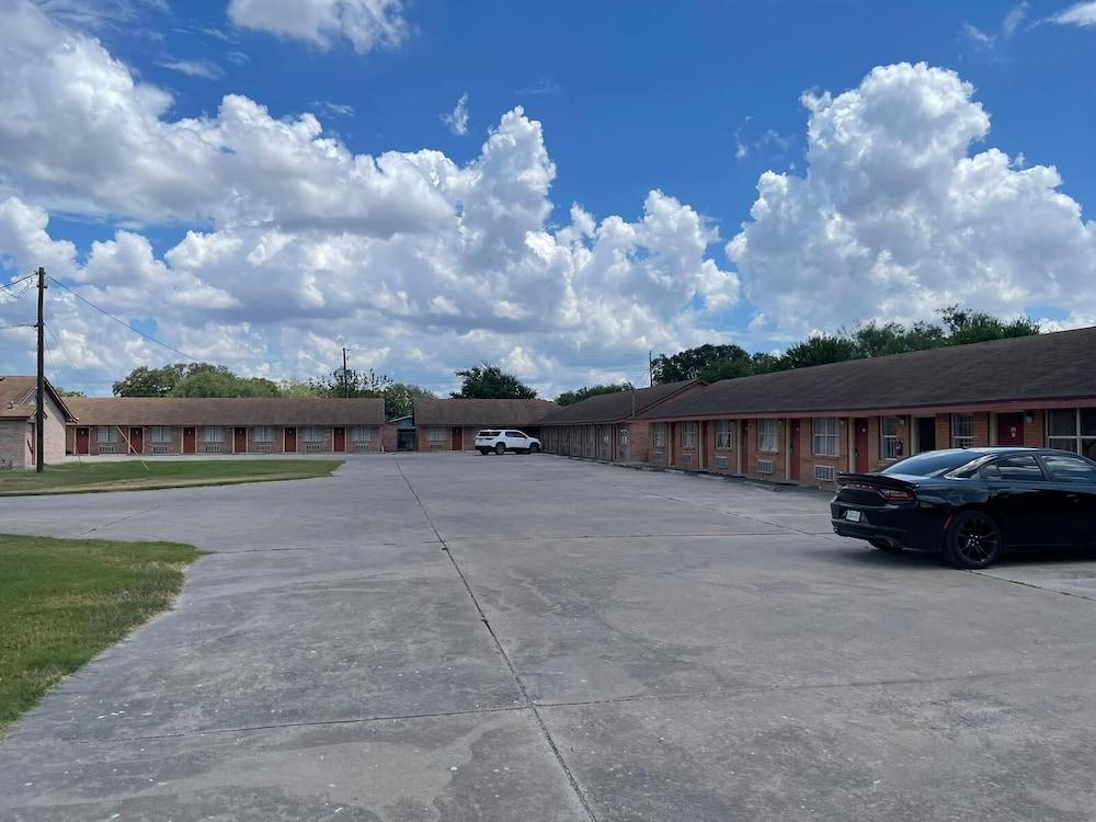 Lakeside Inn And Suites
