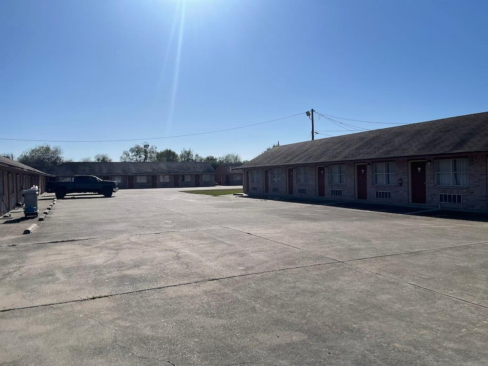 Lakeside Inn And Suites