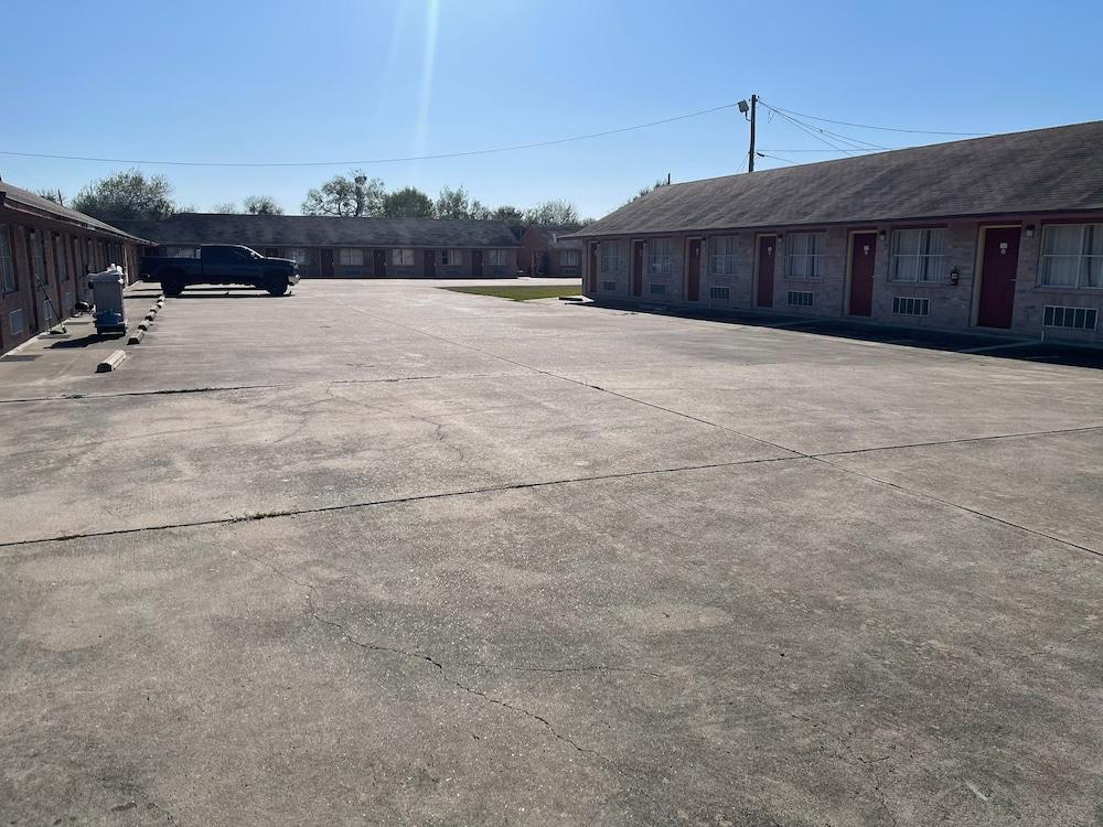 Lakeside Inn And Suites