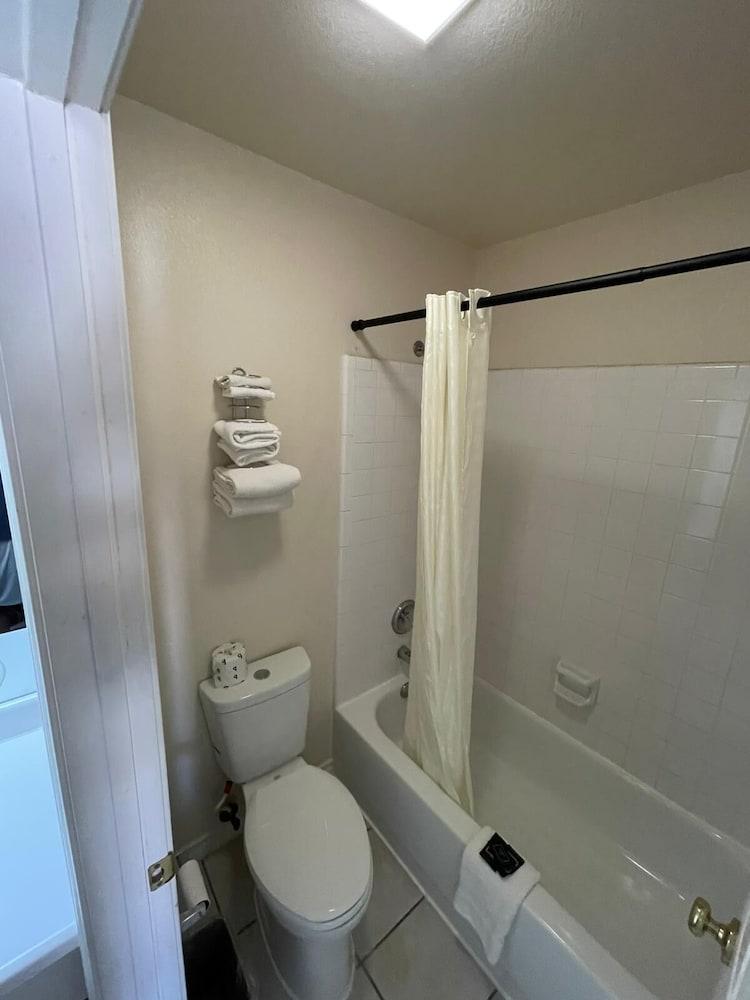 Lakeside Inn And Suites